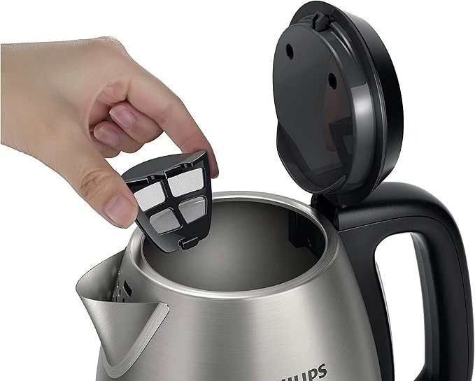 غلاية فيليبس المعدنية 1.5 لتر | قوة 2200 واط | جسم ستانلس ستيل مقاوم للصدأ | غطاء قابل للإزالة بالكامل - الموديل HD9305/26